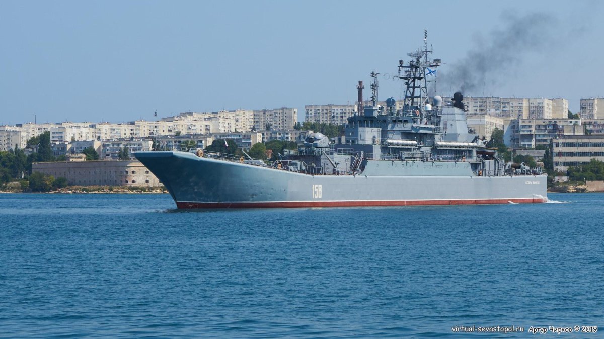 Десантный корабль (БДК) «Цезарь Куников»