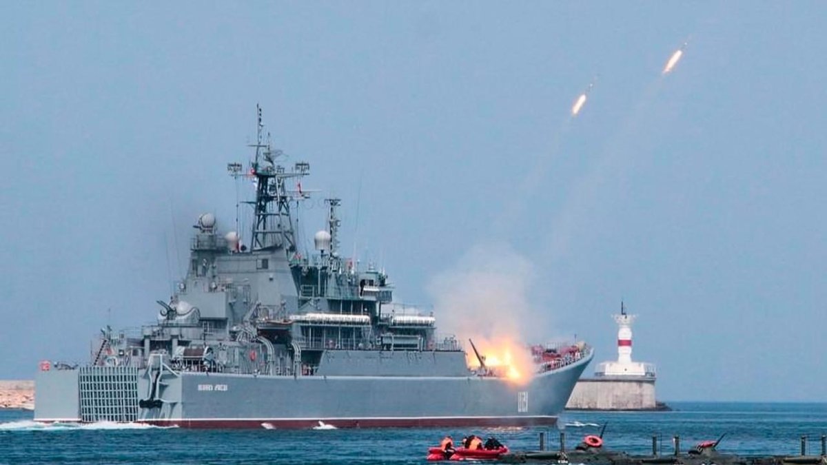 Корабль Цезарь Куников в Севастополе