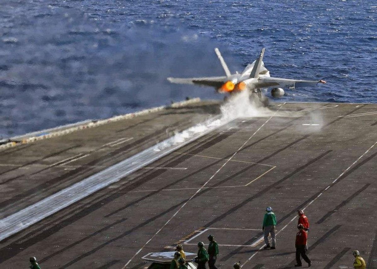 USS George h. w. Bush CVN-77