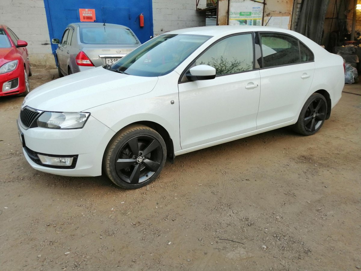 Белые r17 Skoda Rapid