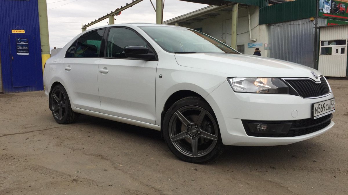 Skoda Rapid r17 215/45