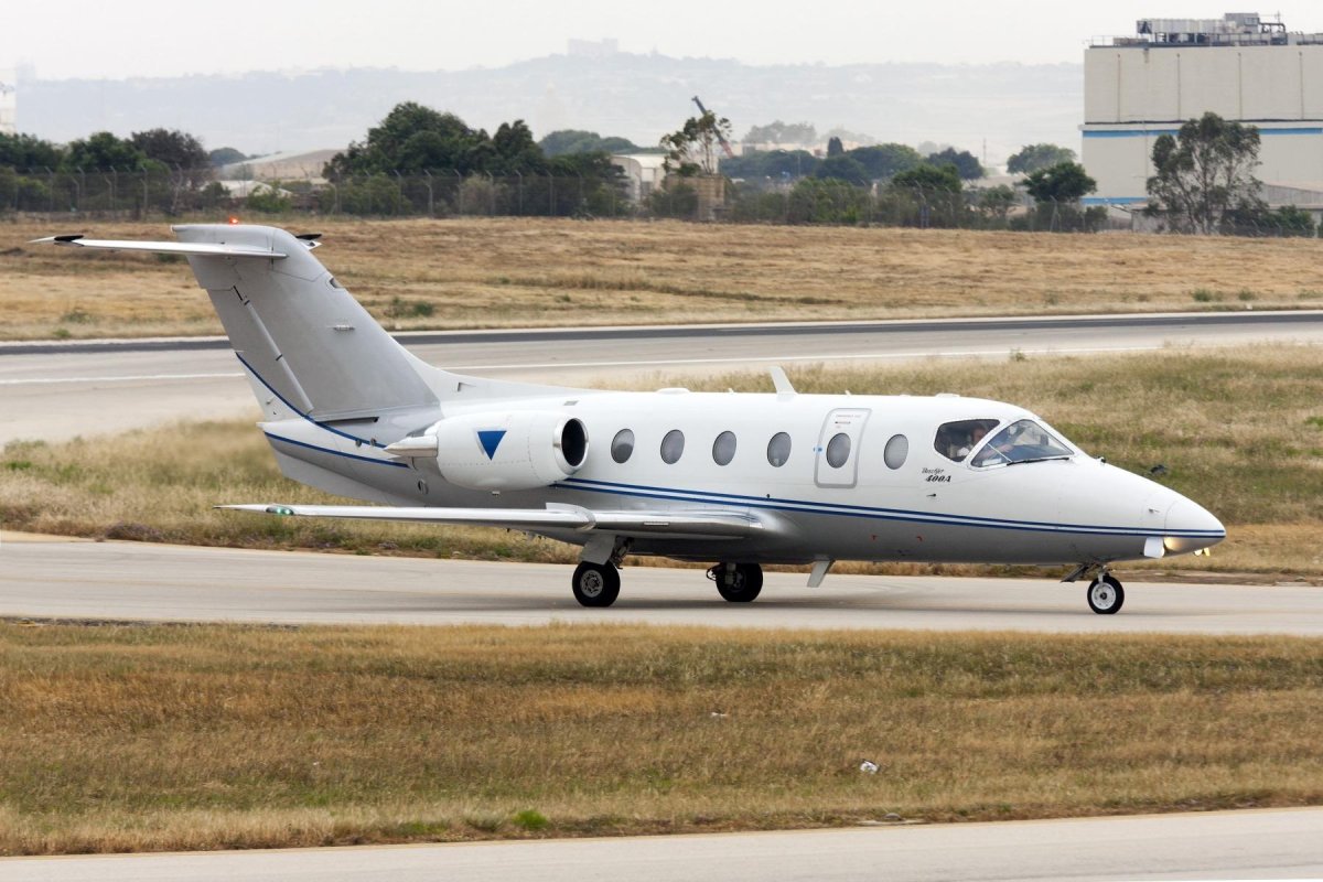 Hawker 400