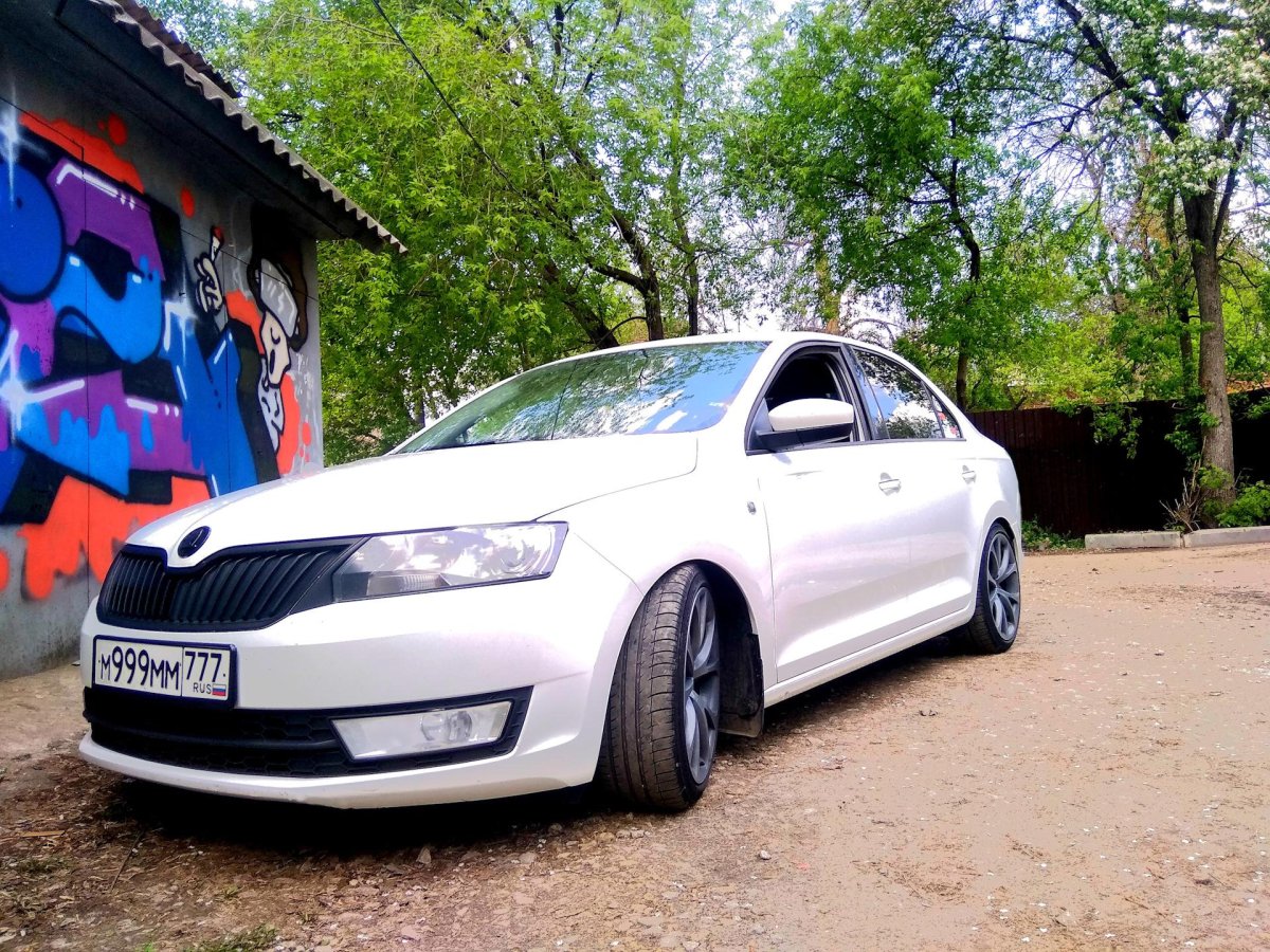 Skoda Rapid White Tuning