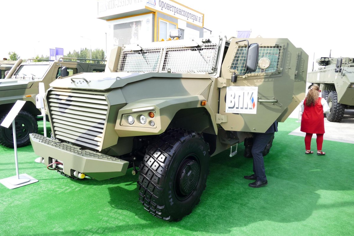 Бронеавтомобиль СБМ ВПК 233136