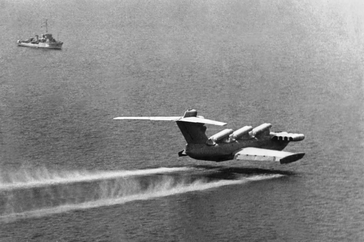 Советский ударный экраноплан-ракетоносец проекта 903 Лунь