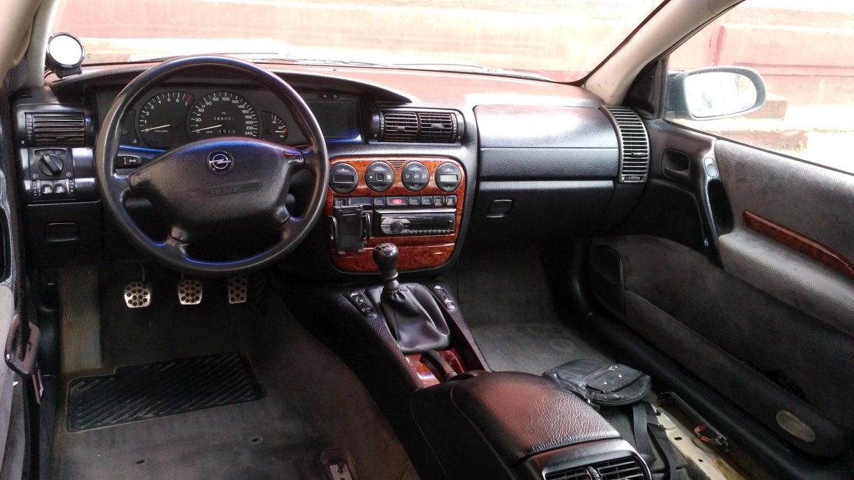 Opel Omega b 1995 салон