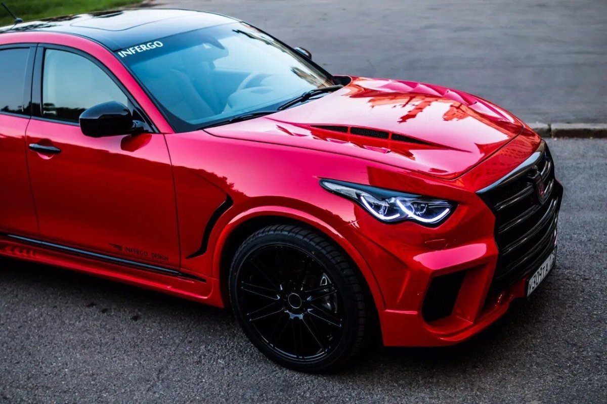 Красный Инфинити qx70