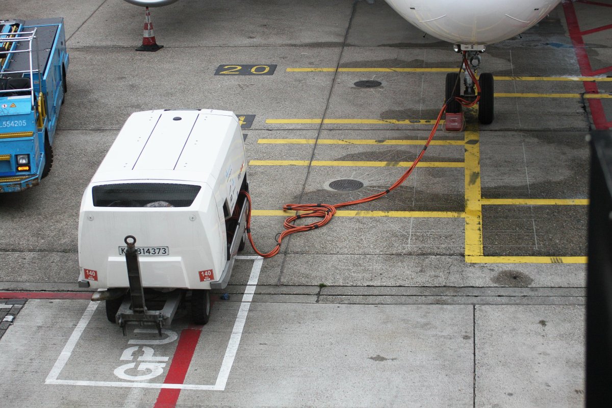 Аэродромный источник питания 27в