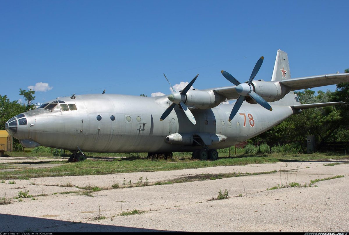 АН 12 грузовой самолет