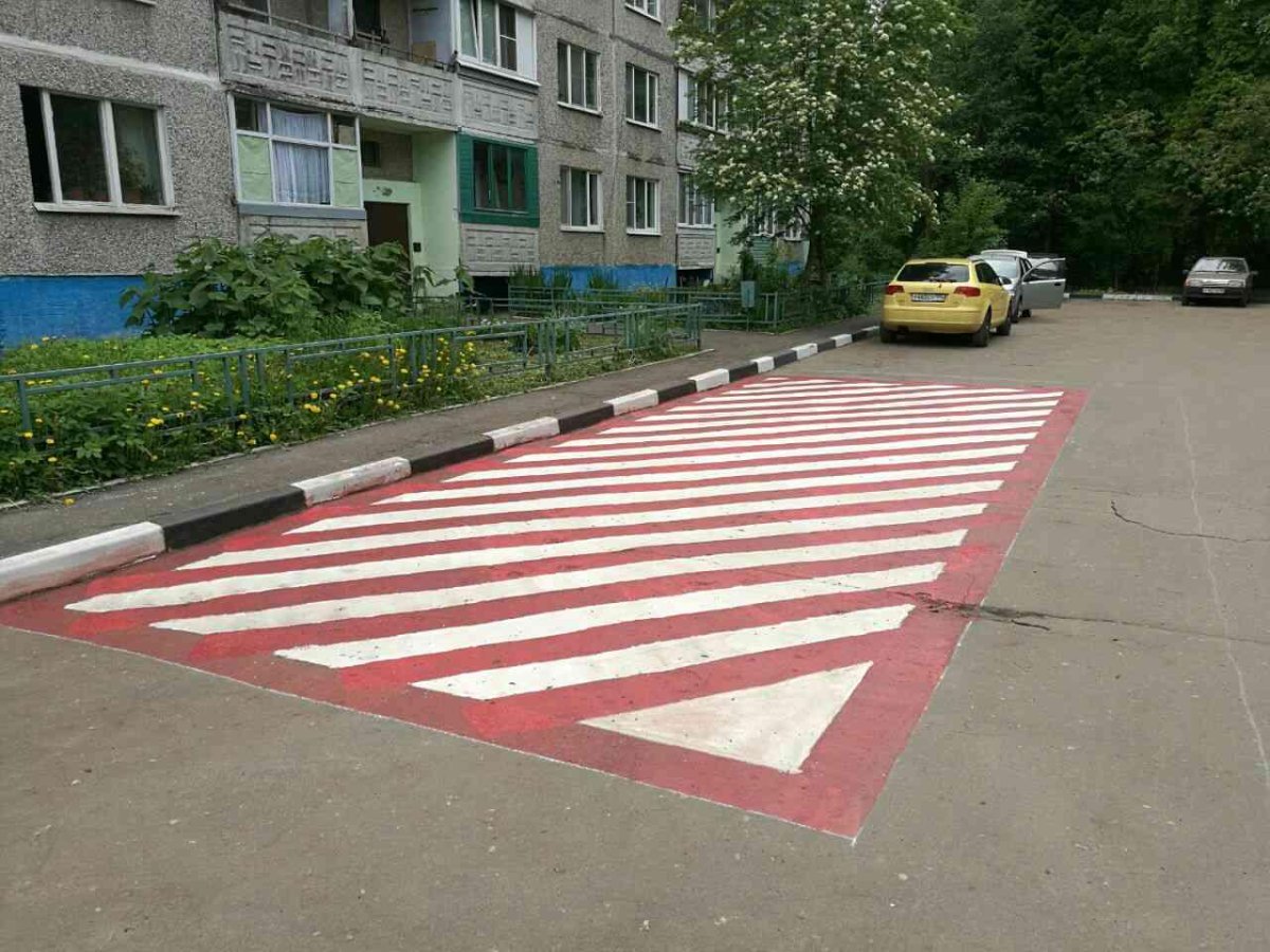 Разметка для пожарной техники во дворах