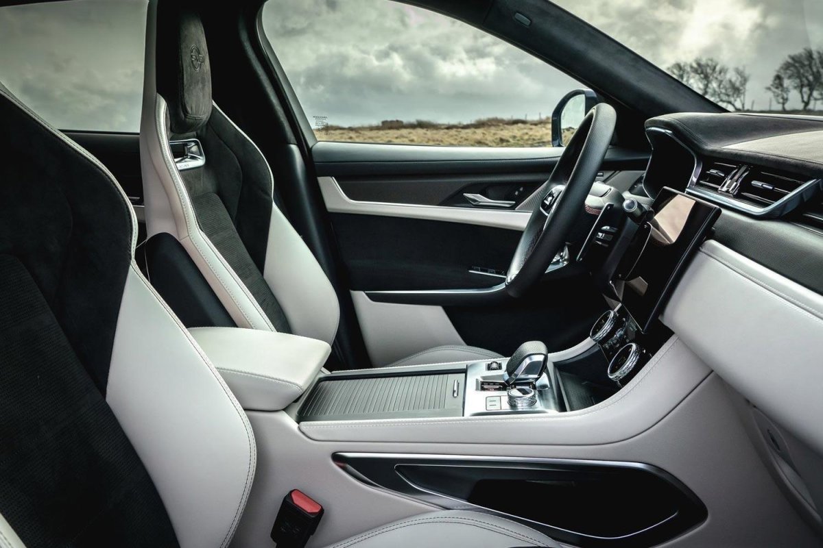 Jaguar f Pace SVR 2019 салон