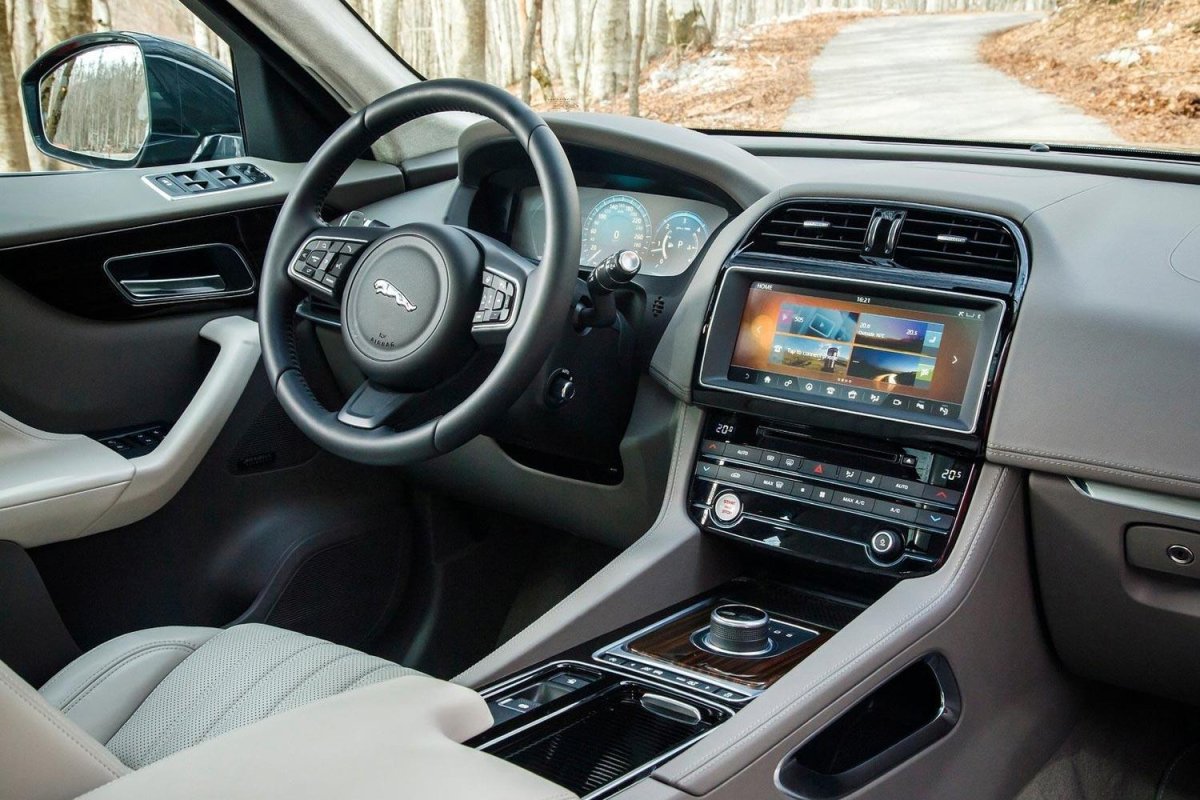Jaguar f-Pace 2017 салон