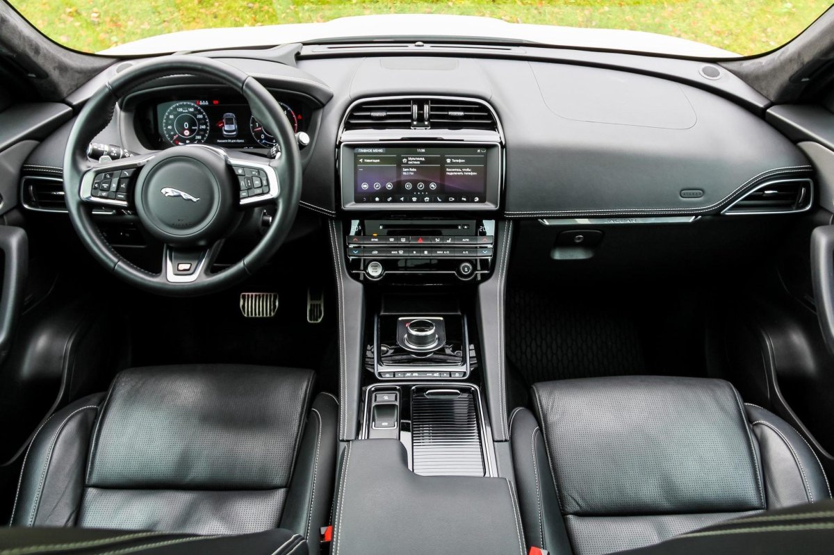 Jaguar f-Pace салон
