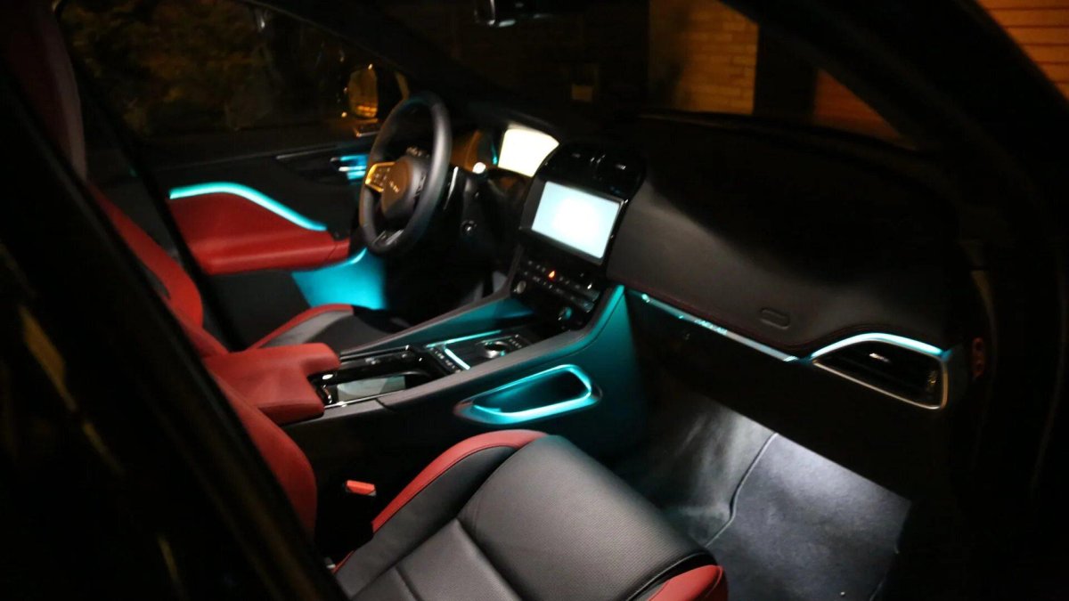 Ягуар ф Пейс подсветка салона