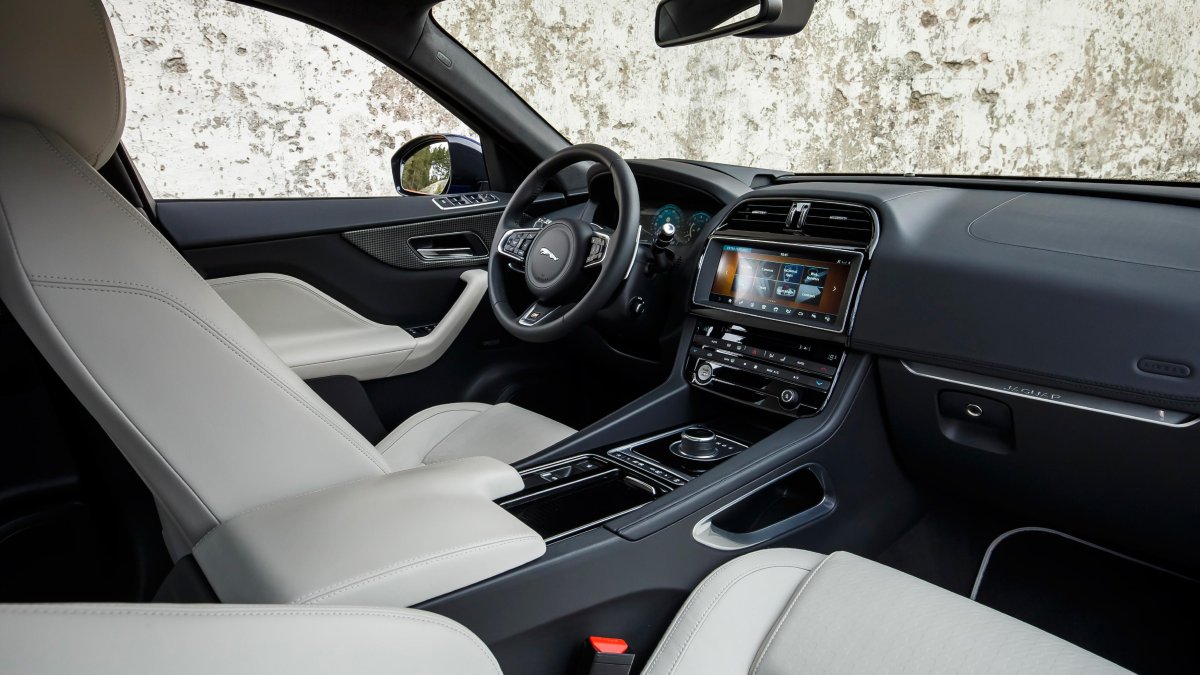 Jaguar f-Pace белый салон