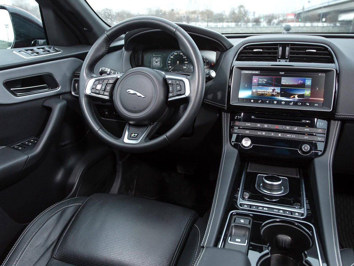 Jaguar f-Pace салон