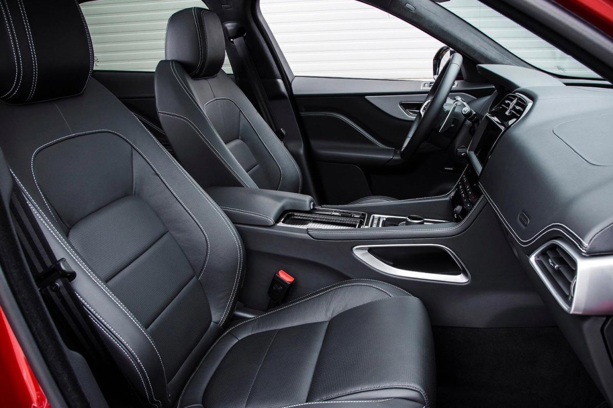 Jaguar r-Pace салон