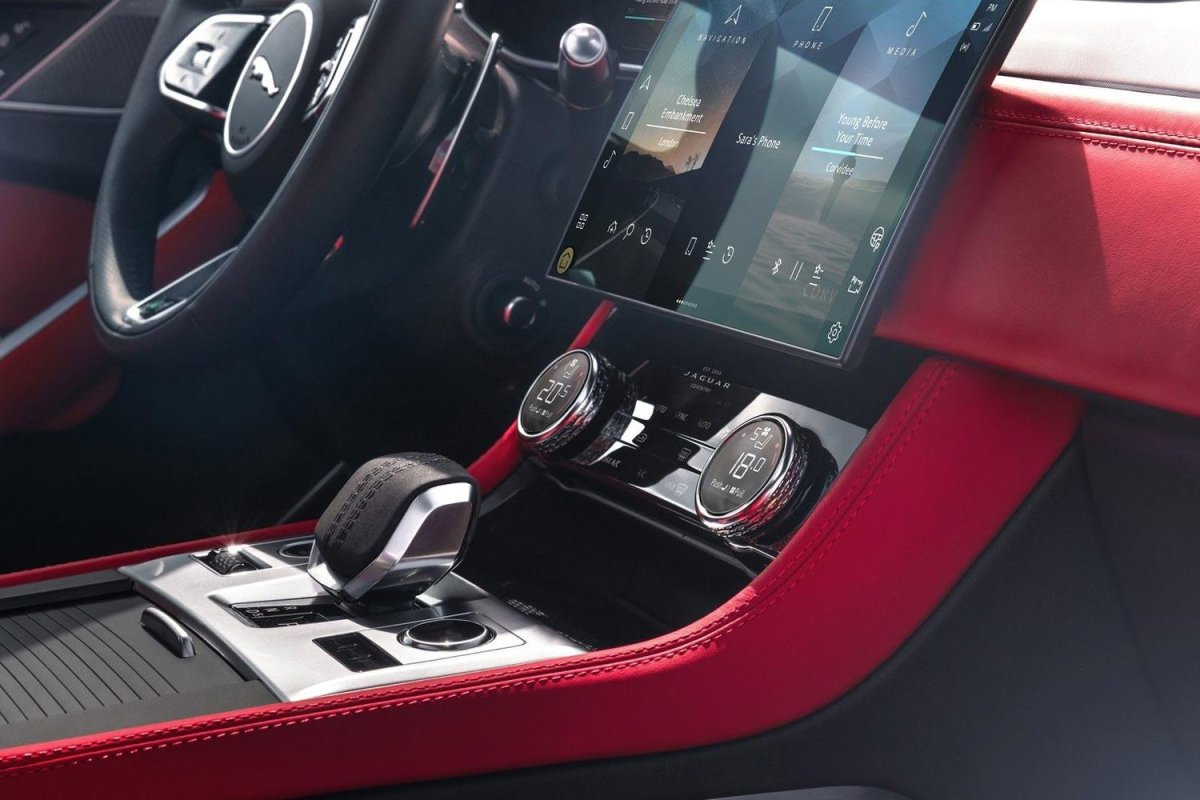 Новый Ягуар f-Pace 2021