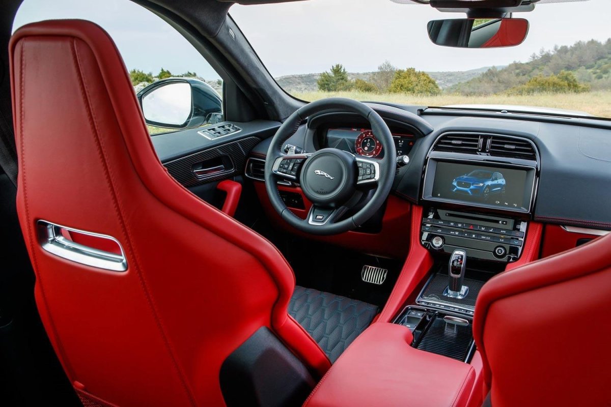 Jaguar f Pace SVR 2019 салон