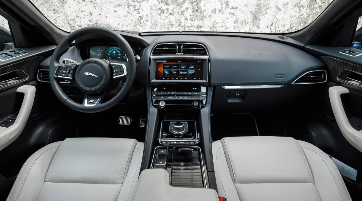 Jaguar f-Pace 2021 салон