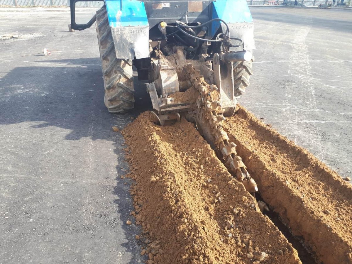 Bobcat траншеекопатель