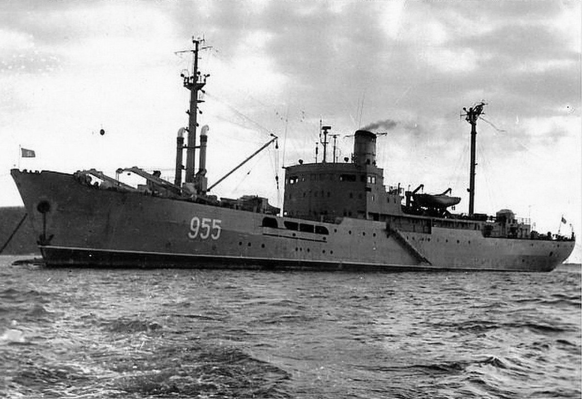 Плавбаза подводных лодок Иван Вахрамеев