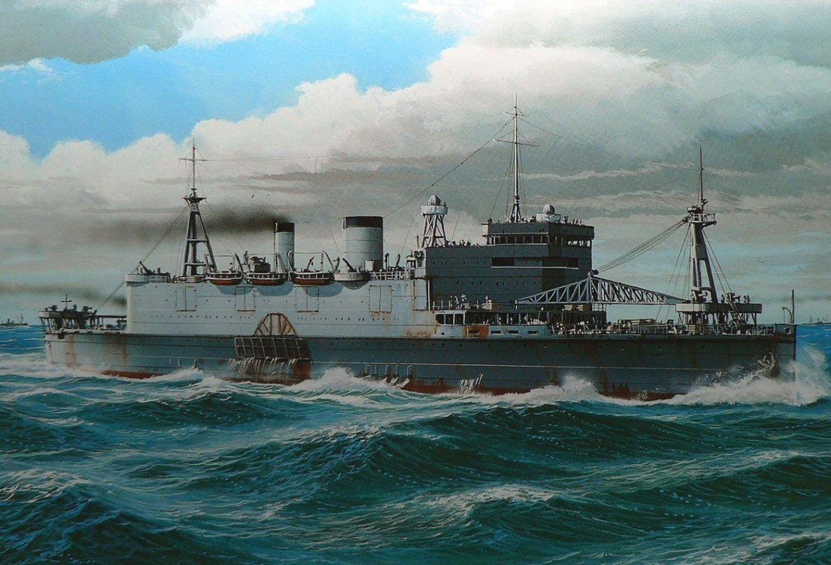 Десантный транспорт-док «Синсю-Мару».