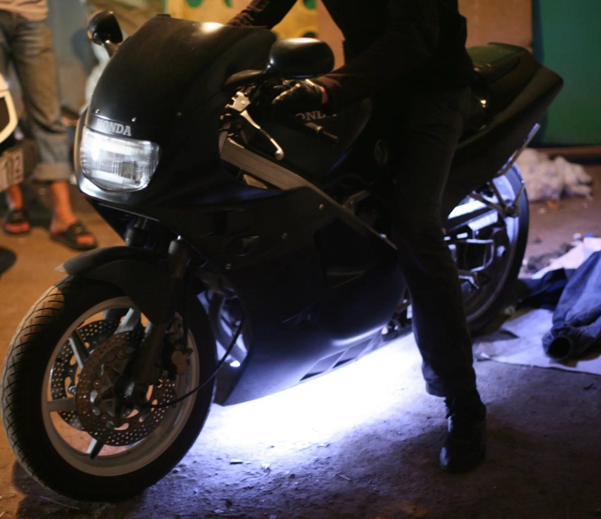 Мотоцикл вечером