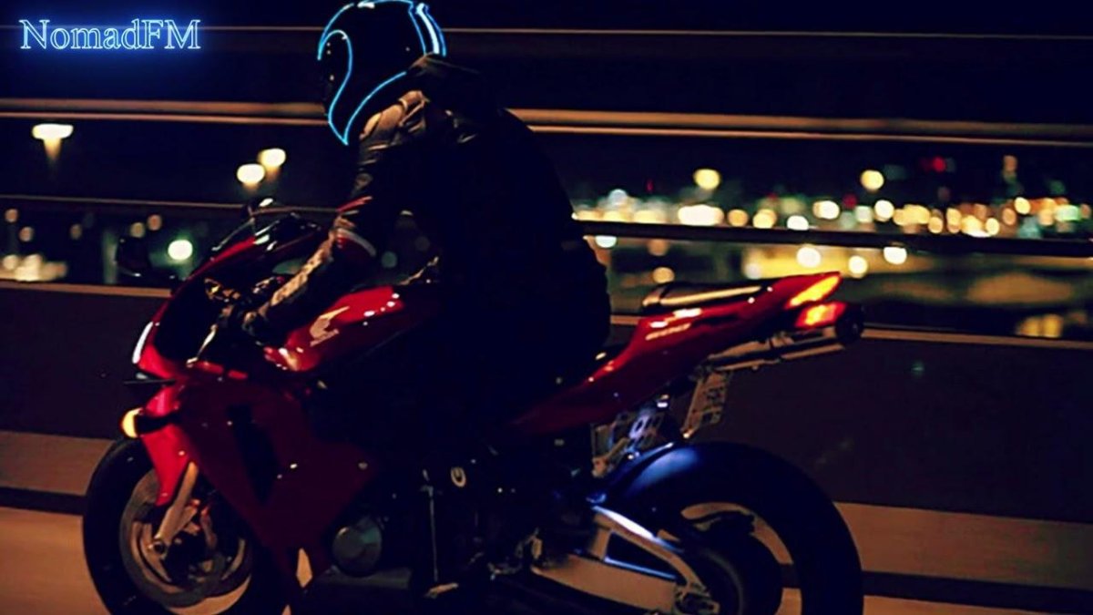 Парень на мотоцикле