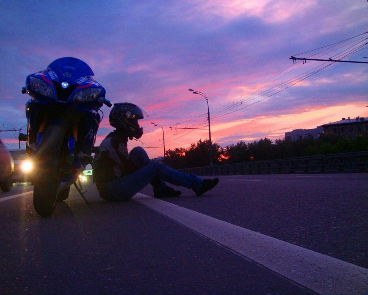 Девушка на мотоцикле