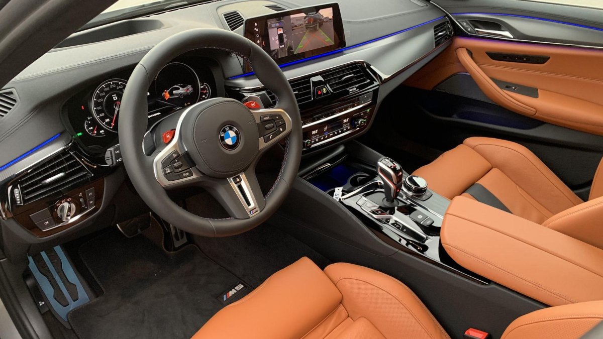 БМВ м2 Компетишн салон