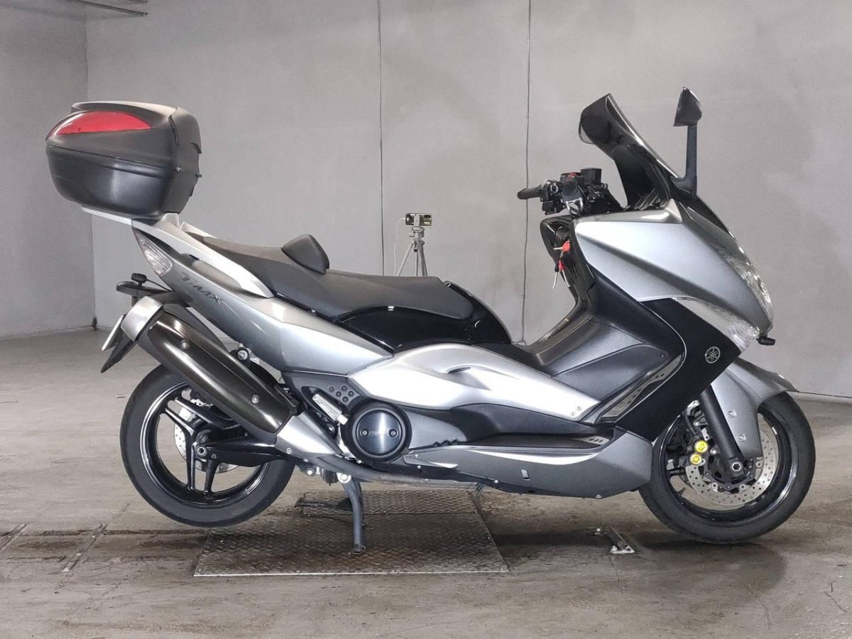 Yamaha t Max 500 2009 фото с боку