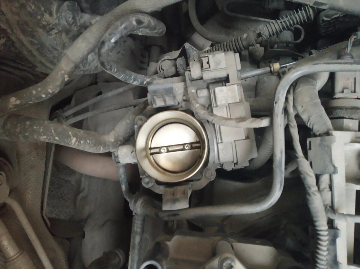 Дроссельная заслонка Шкода Йети 1.8