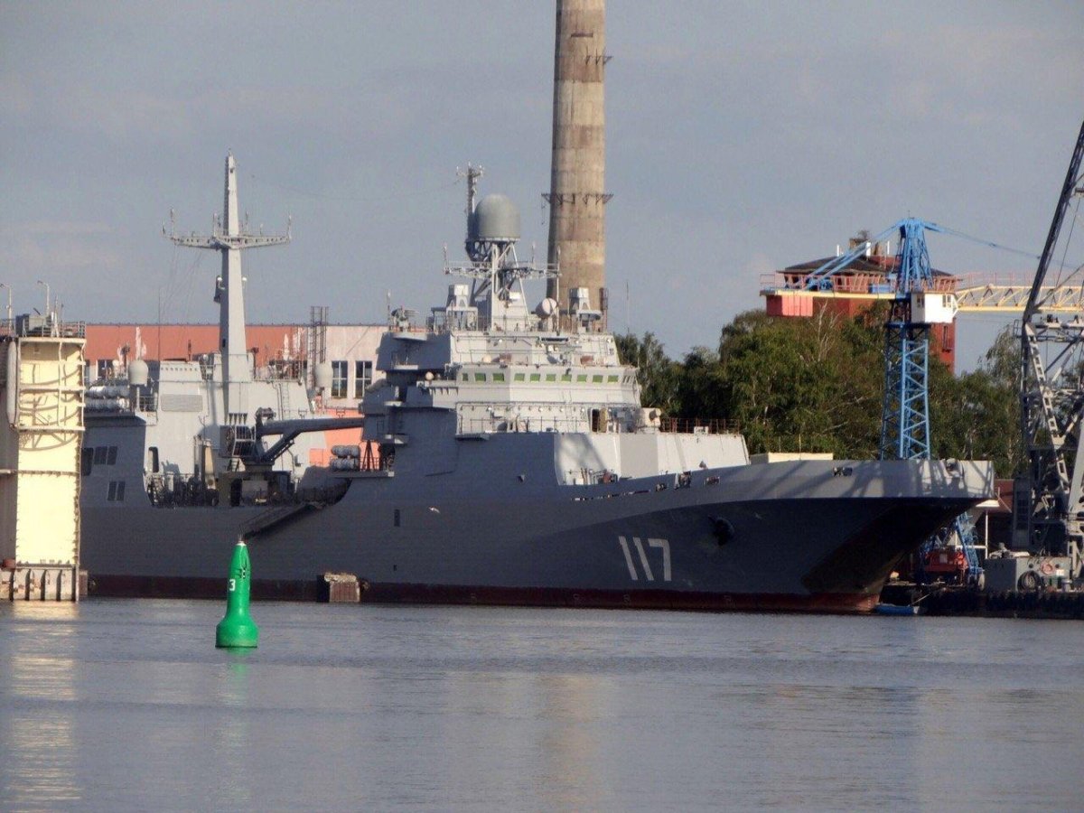 Корабль Петр Моргунов проекта 11711