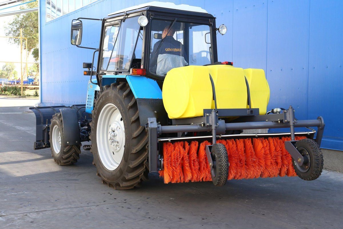 Щетка Коммунальная МТЗ-80, 82 С баком для воды (500л)