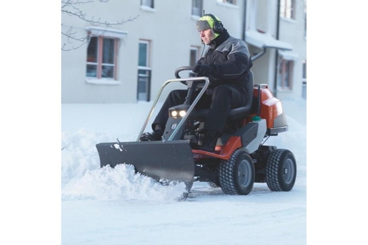 Husqvarna r422ts AWD