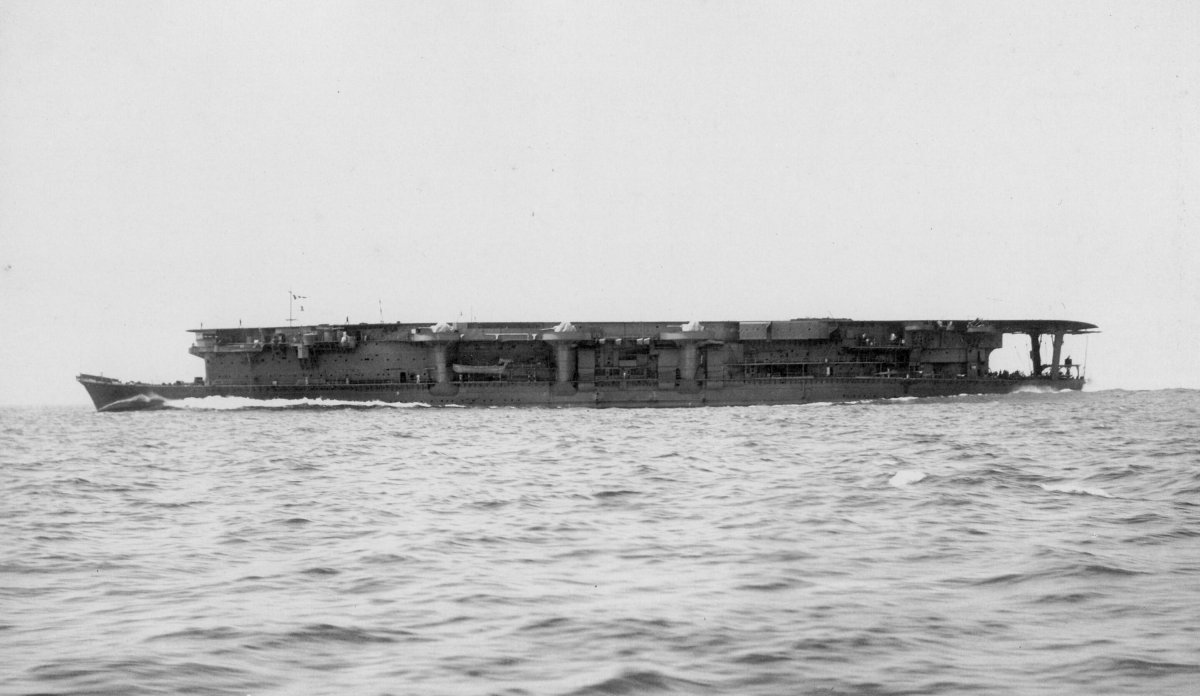 Японский авианосец Хирю