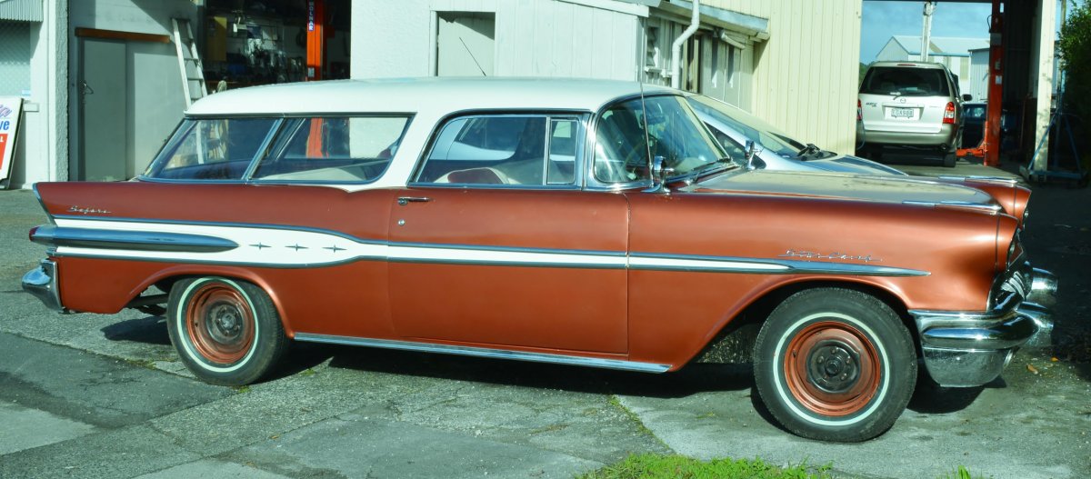 1957 Pontiac Safari