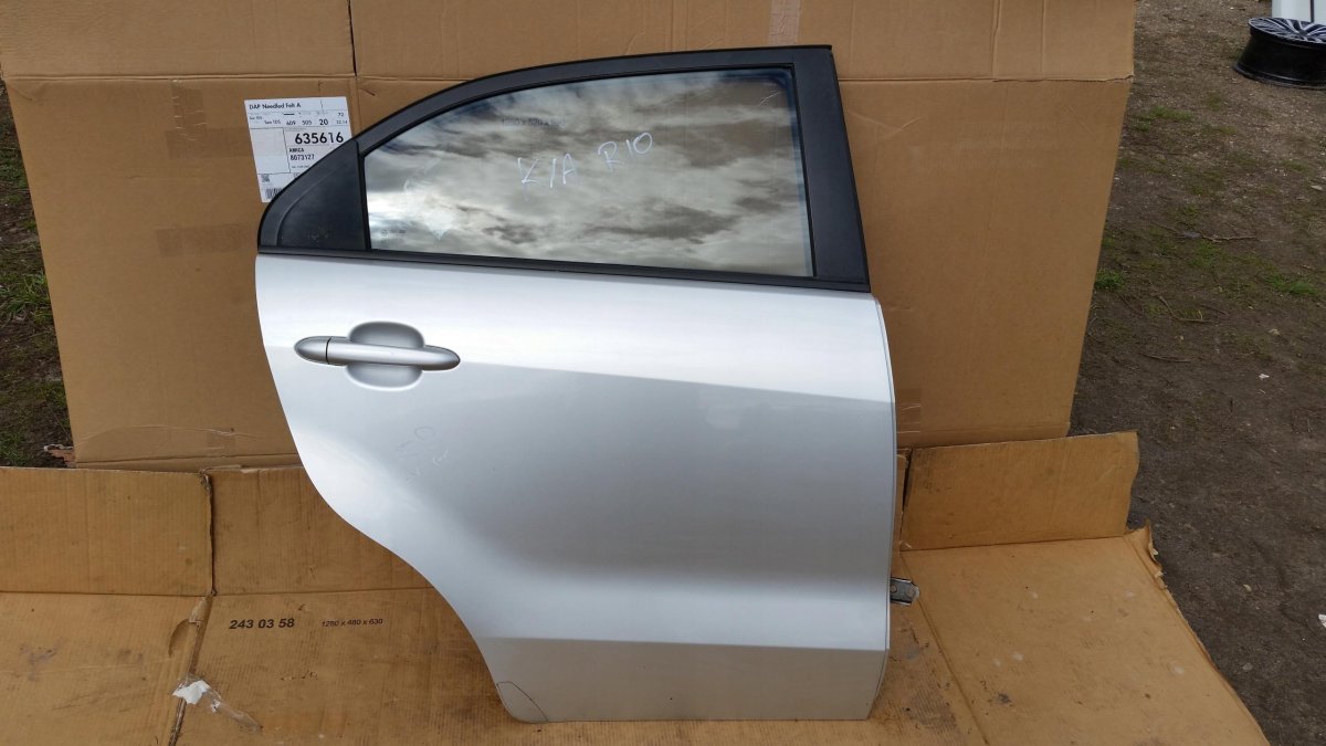 Задняя дверь Киа Рио 3