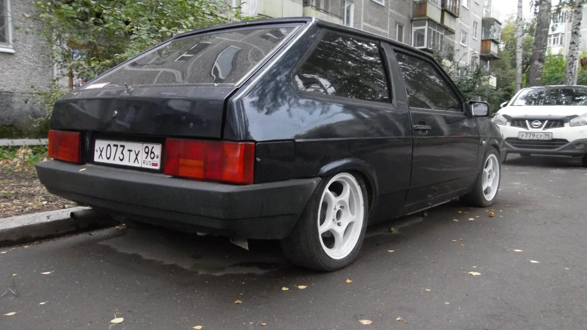 ВАЗ 2108 черная на сликах