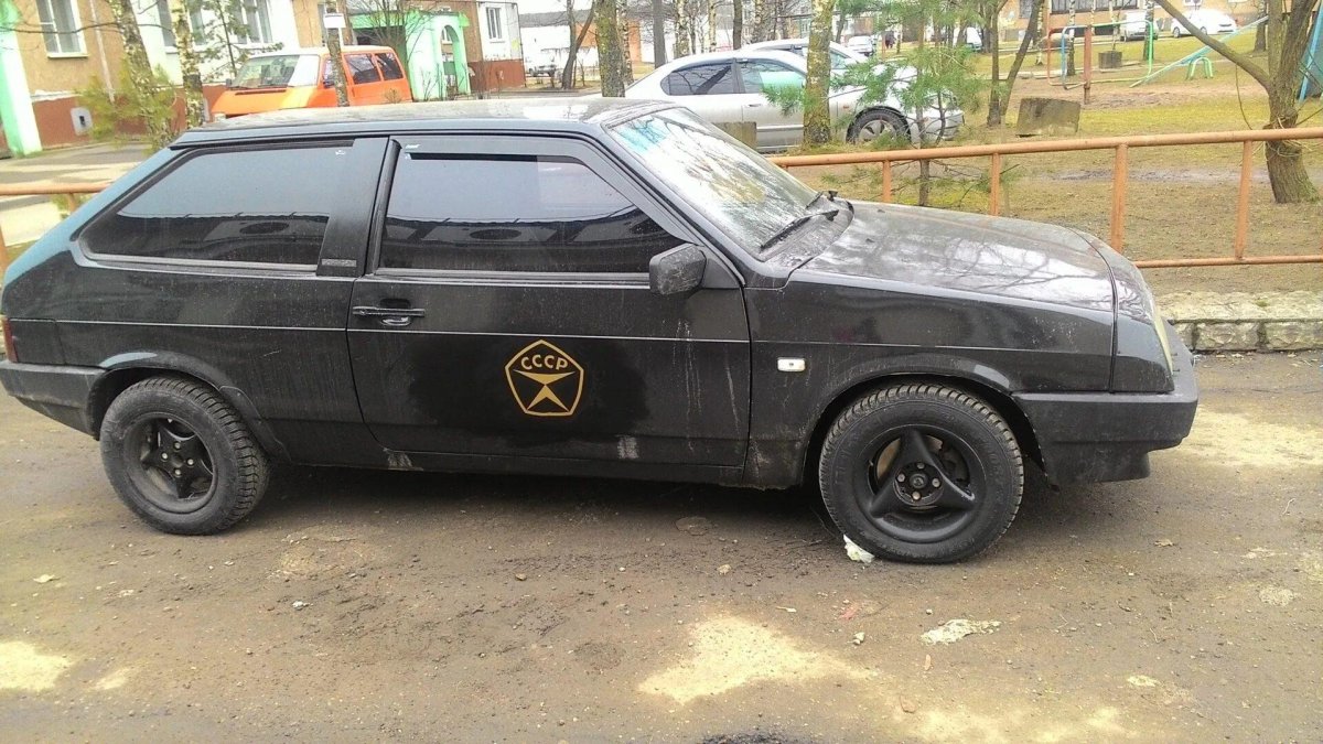 ВАЗ 2108 черная на дисках