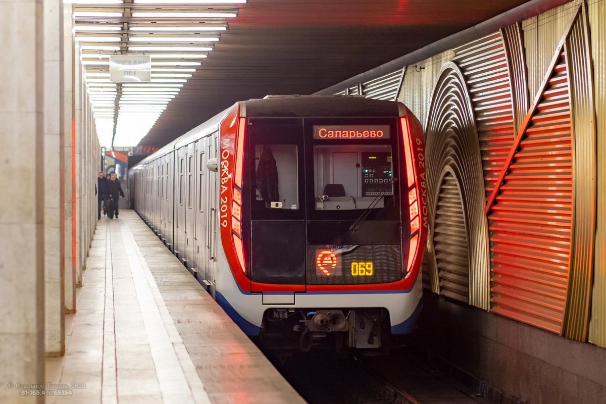 Москва 2019 поезд метро