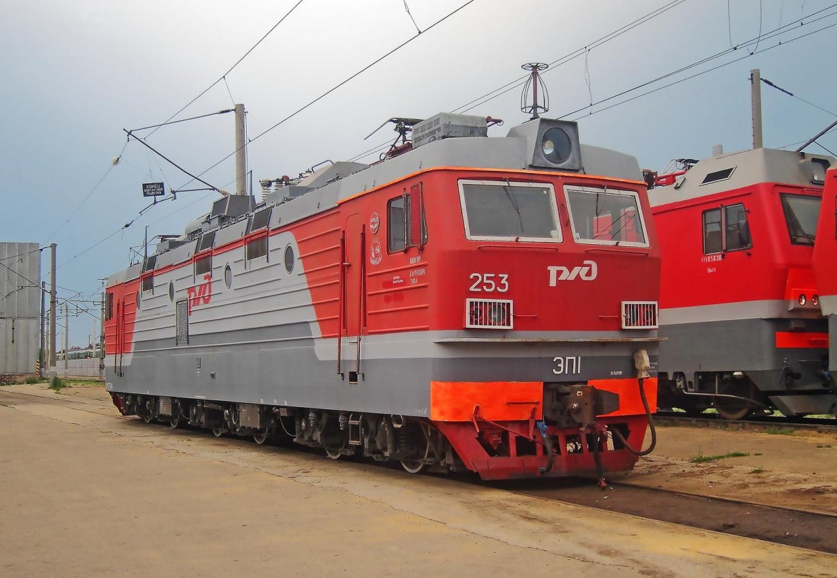 Эп1 электровоз ночью