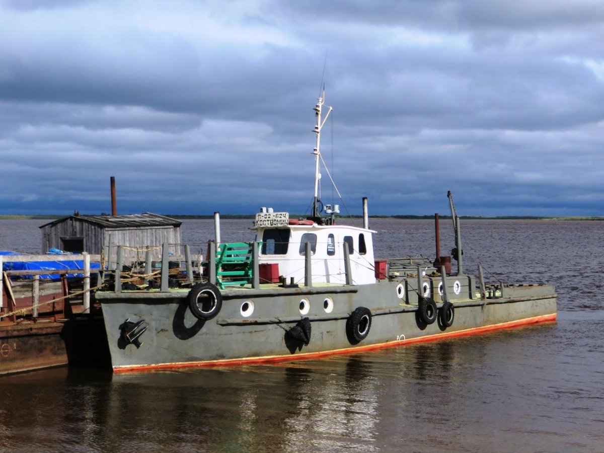 Катер костромич 1606