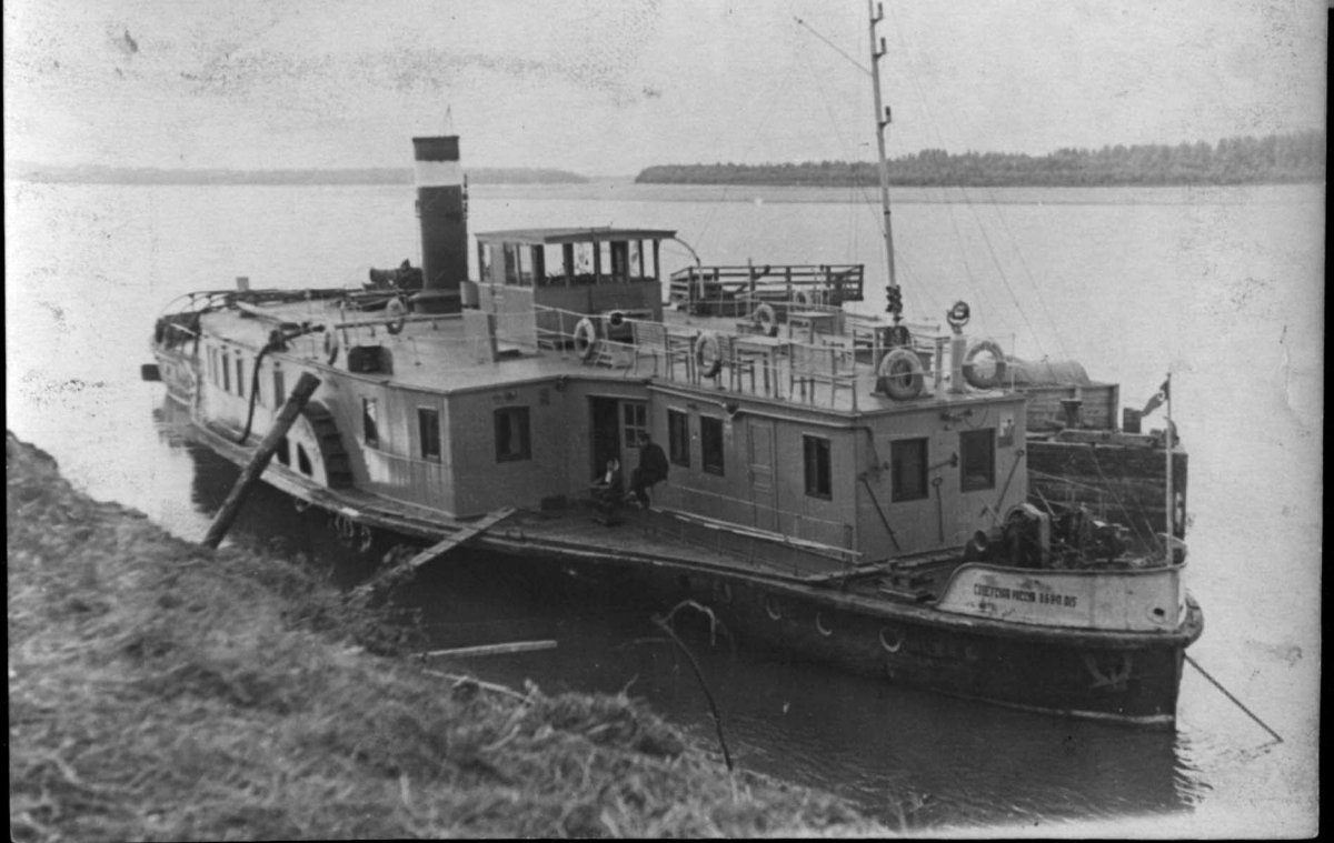 Колесный буксирный пароход "в.Чапаев"