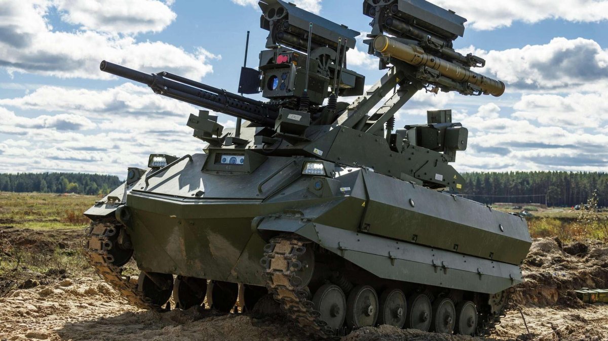 Уран-9 военный робот