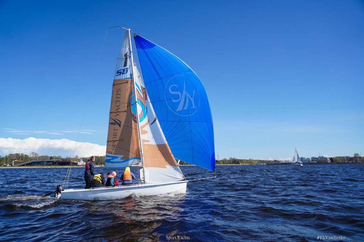 Яхта Конрад 25