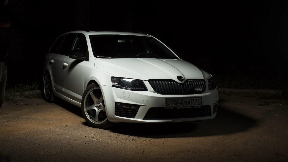 Skoda Octavia a7 RS черная