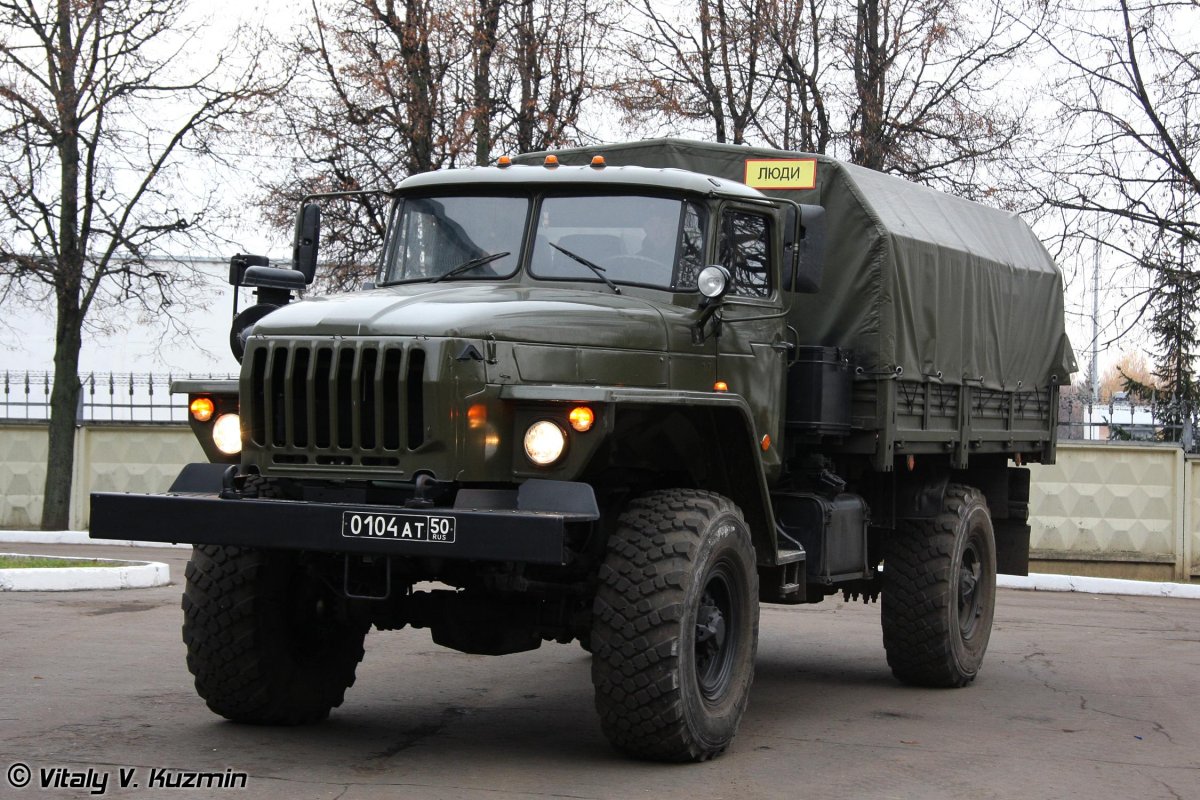 Грузовой Урал-43206