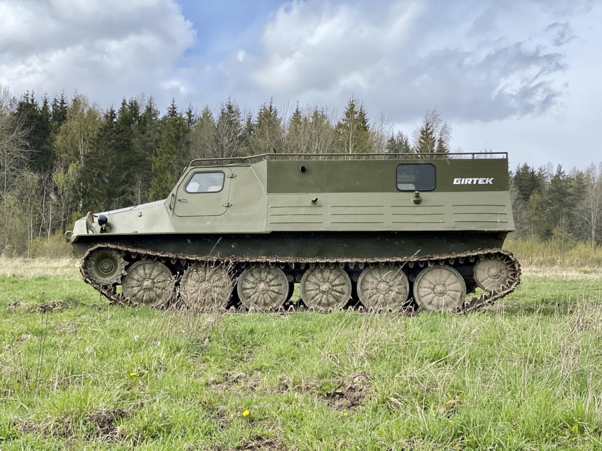 Гусеничный тягач ГТТ